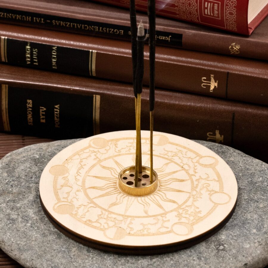 Wooden engraved scent holder