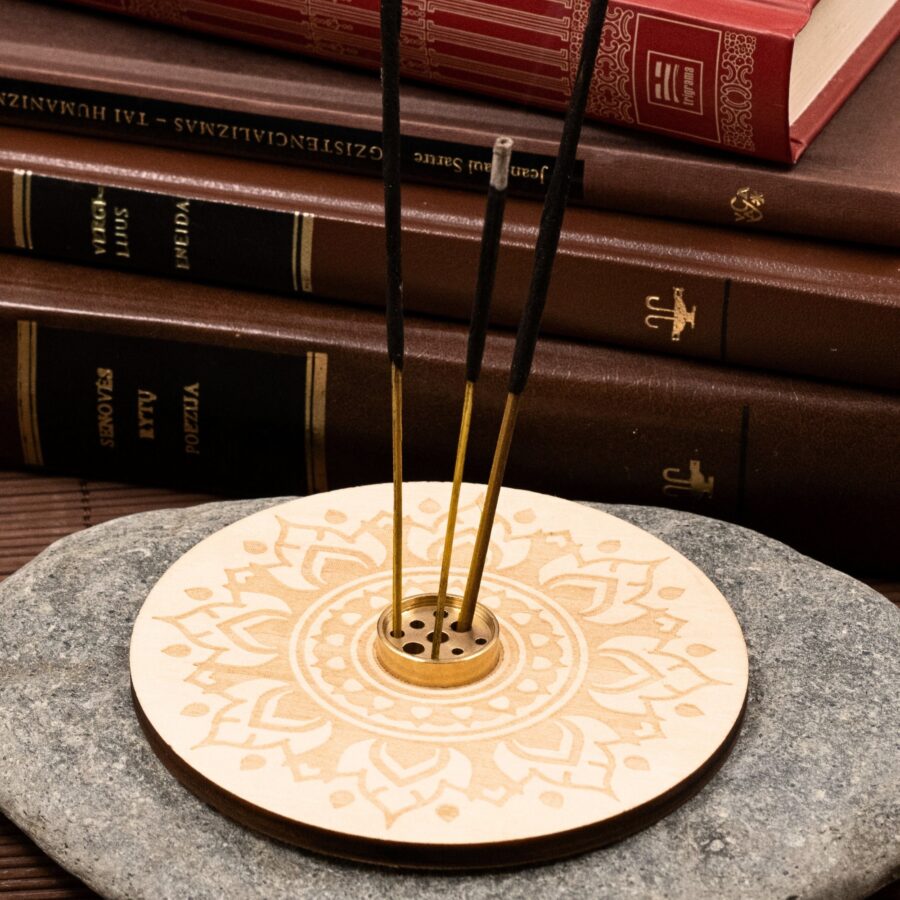 Wooden engraved scent holder