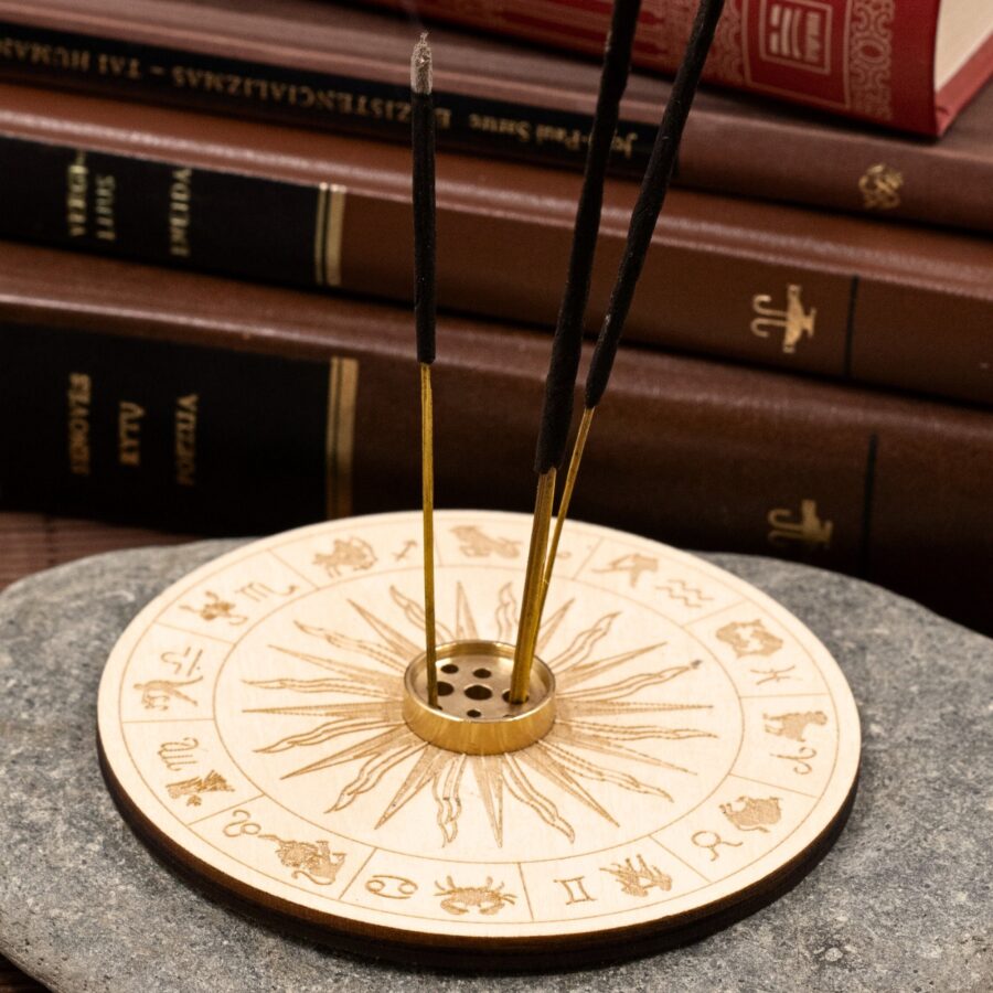 Wooden engraved scent holder