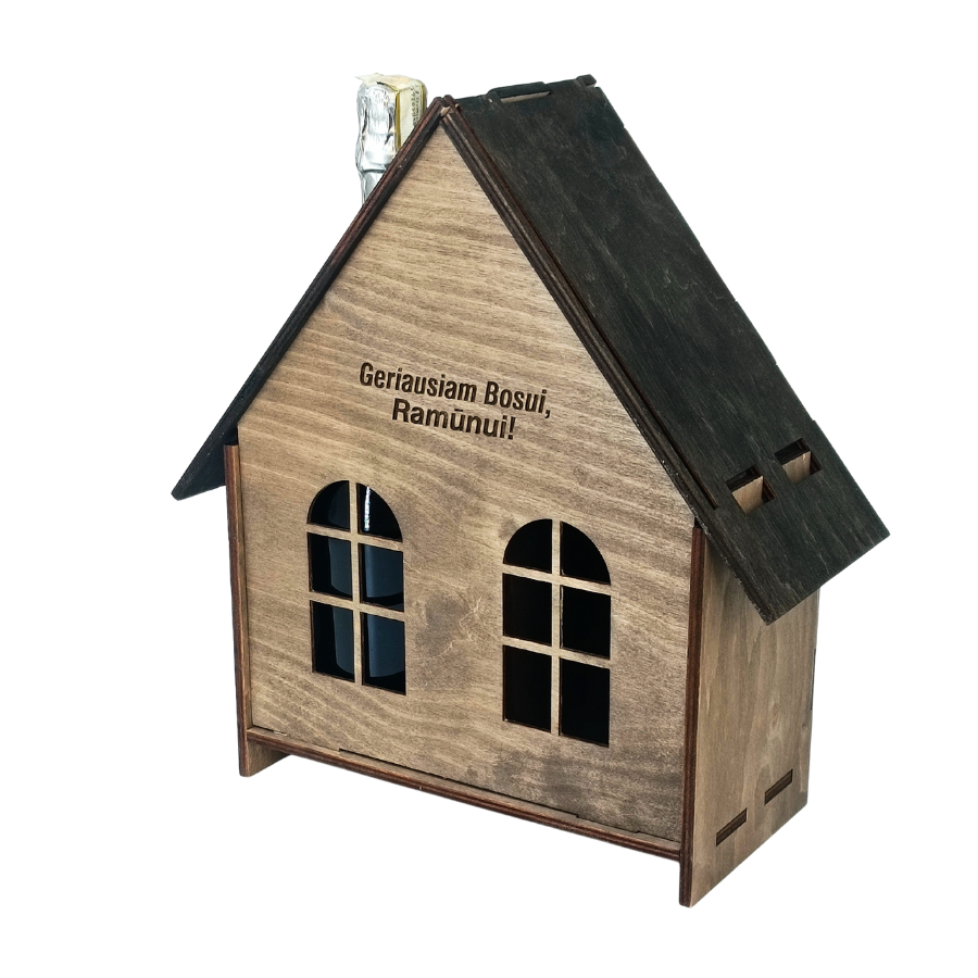 Namo-formos-deze-buteliui-boso-dienos-proga-3.png Medinė Dėžė Buteliui – Namo Formos Dėžė 30x24x11 cm