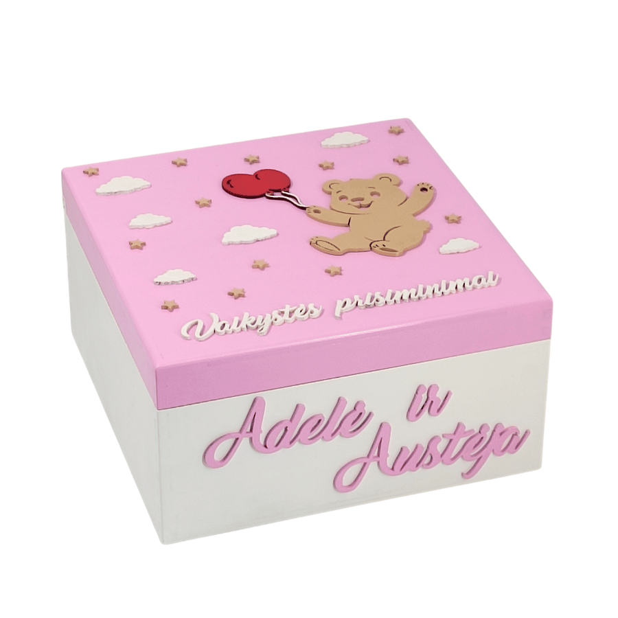 personalizuota-krikstynu-deze-vaikui-30x30x17.png Medinė krikštynų dėžė su vardu – Personalizuota atminimų dėžutė vaikui 30×30×17 cm